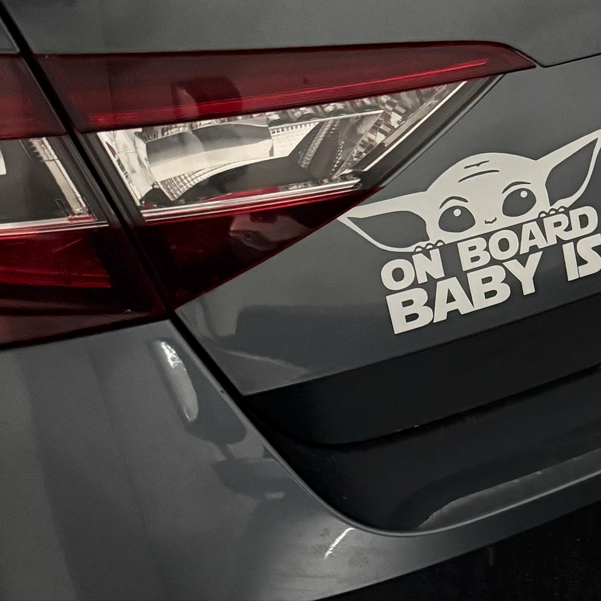 Cute Baby Yoda on Board Car Bu - Baby Yoda Nursery Decor reseña y precio